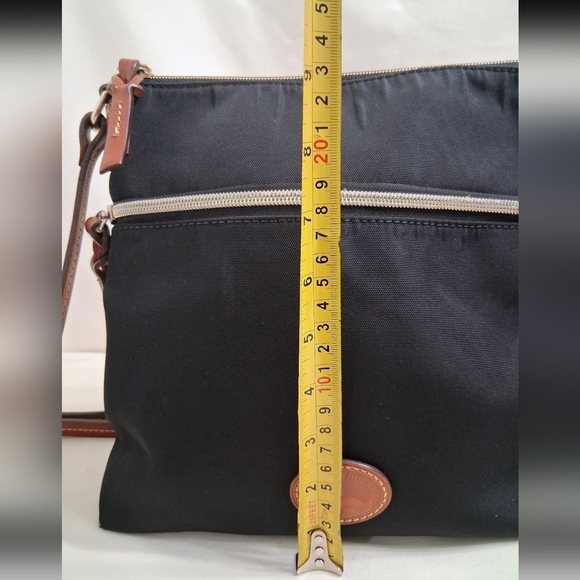 Dooney & Bourke Black Nylon Tan Straps Double Zip Crossbody Bag W Free Pouch - Picture 4 of 12